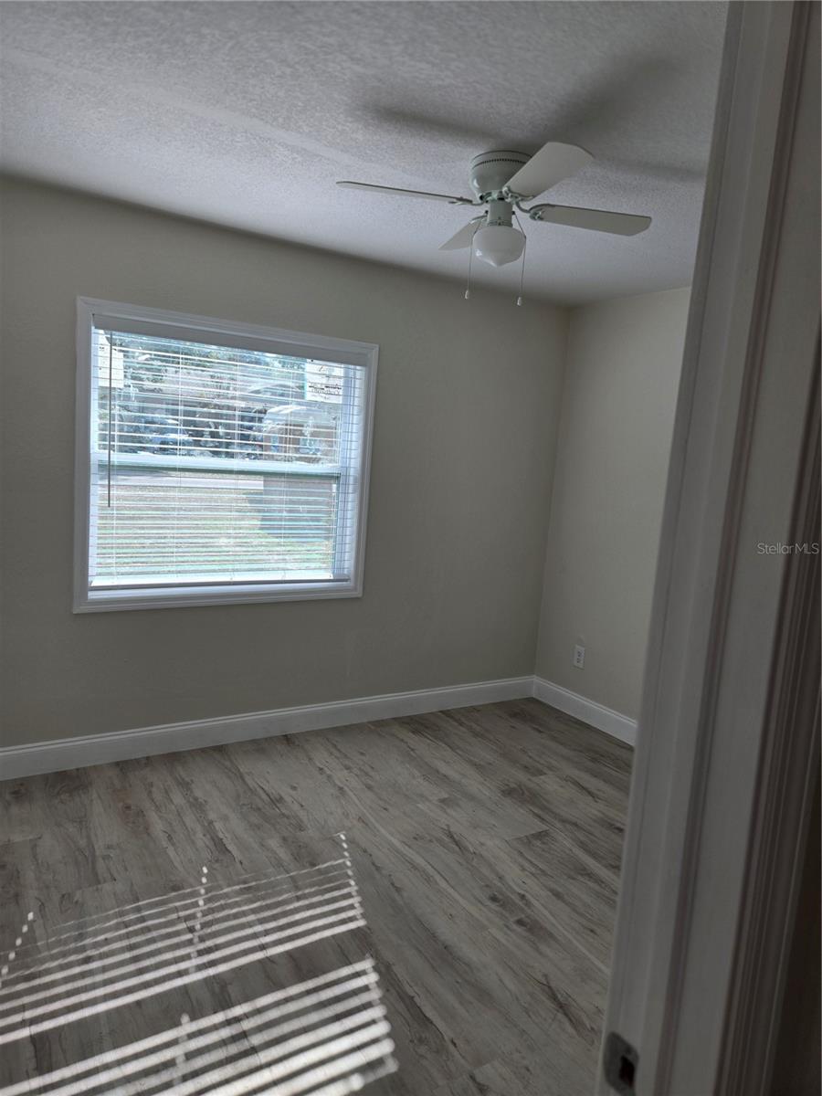 Image 22 of 26 For 119 Thomas Street