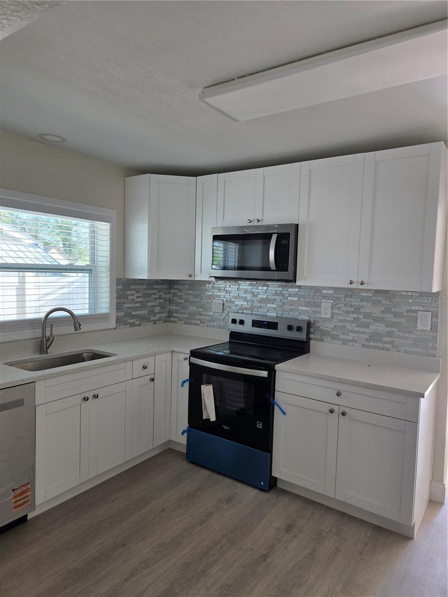 Image 9 of 26 For 119 Thomas Street