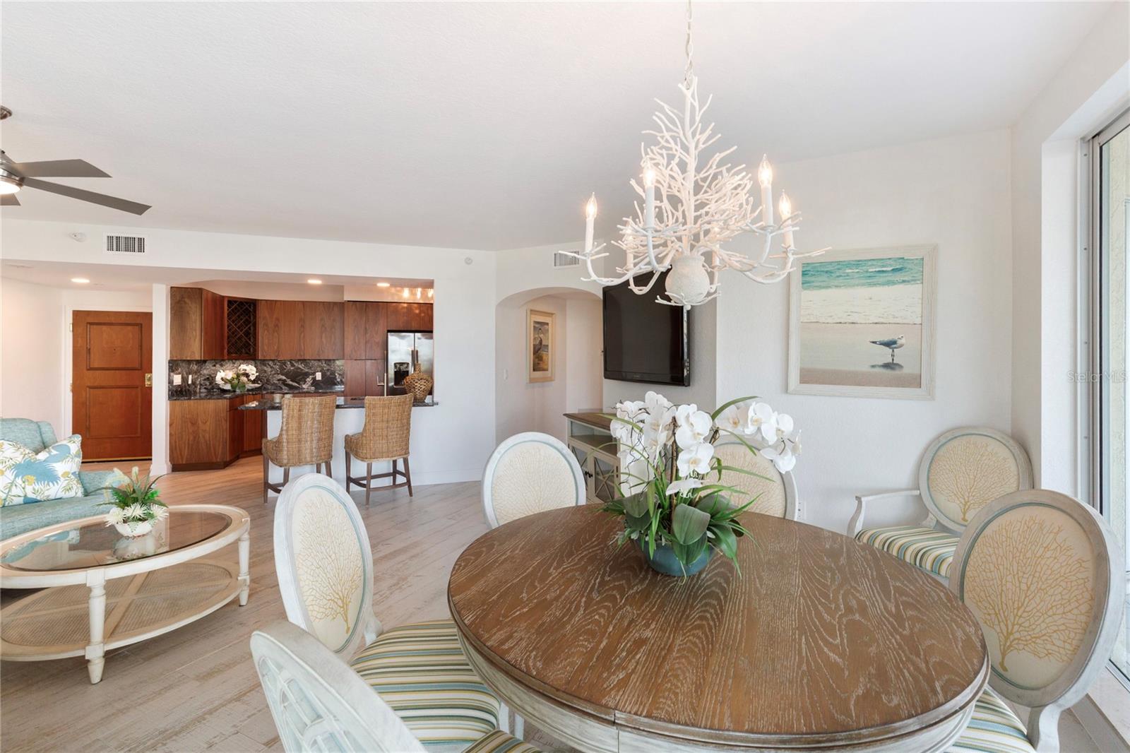 Image 12 of 44 For 1170 Gulf Boulevard 404