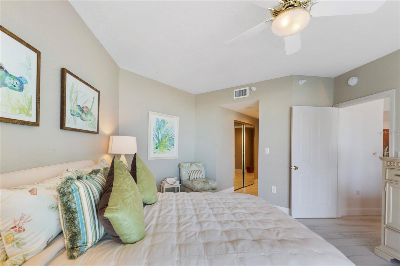 Image 17 of 44 For 1170 Gulf Boulevard 404