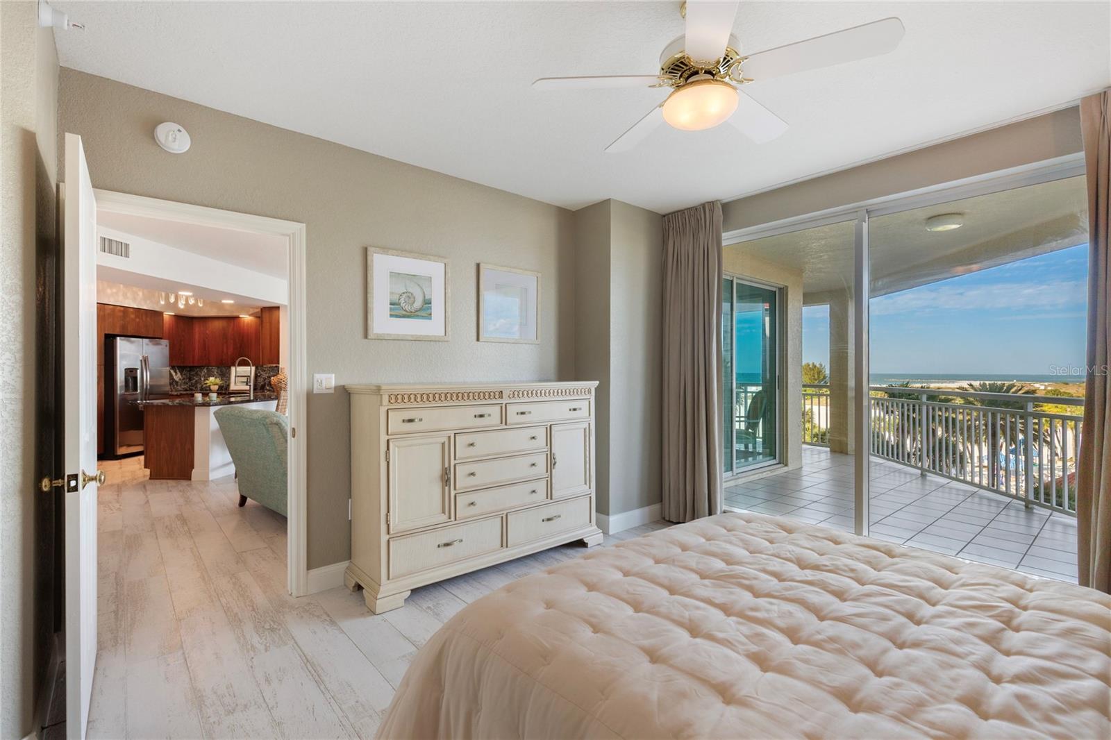 Image 19 of 44 For 1170 Gulf Boulevard 404