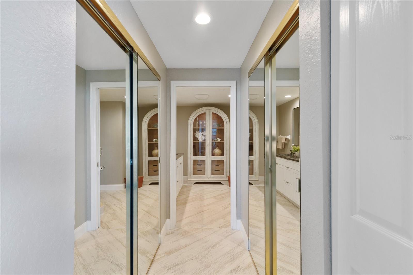 Image 23 of 44 For 1170 Gulf Boulevard 404