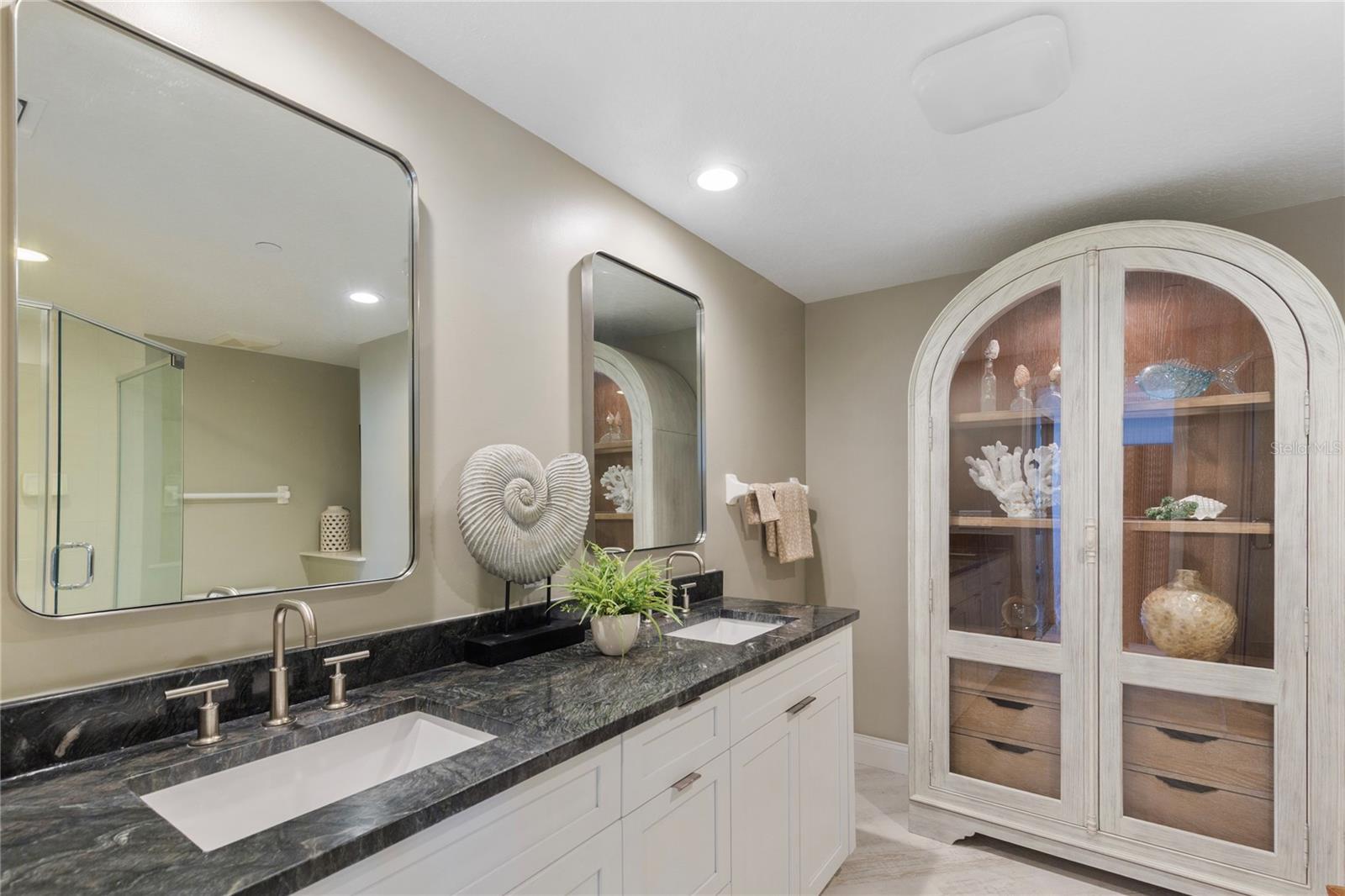 Image 24 of 44 For 1170 Gulf Boulevard 404