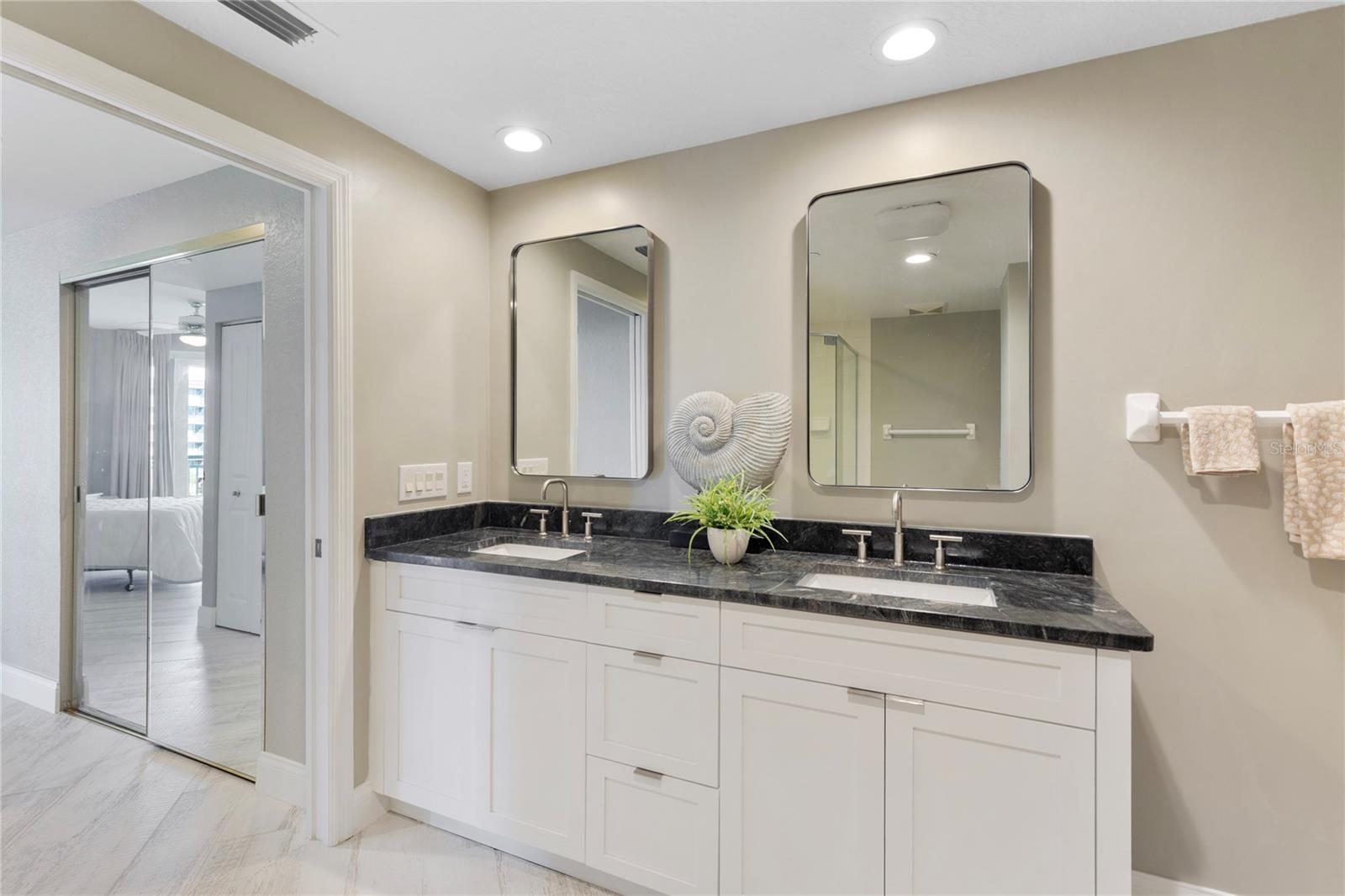 Image 25 of 44 For 1170 Gulf Boulevard 404