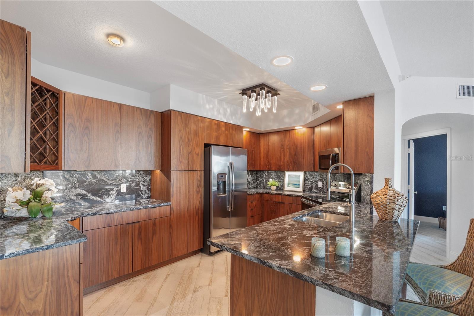 Image 5 of 44 For 1170 Gulf Boulevard 404