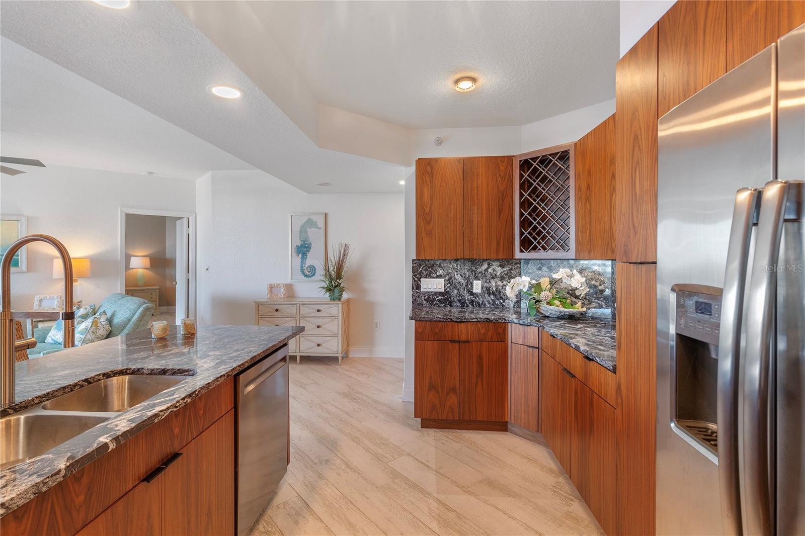 Image 7 of 44 For 1170 Gulf Boulevard 404