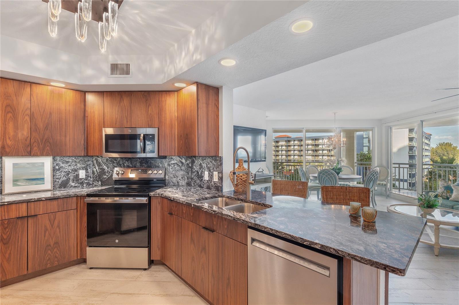 Image 8 of 44 For 1170 Gulf Boulevard 404