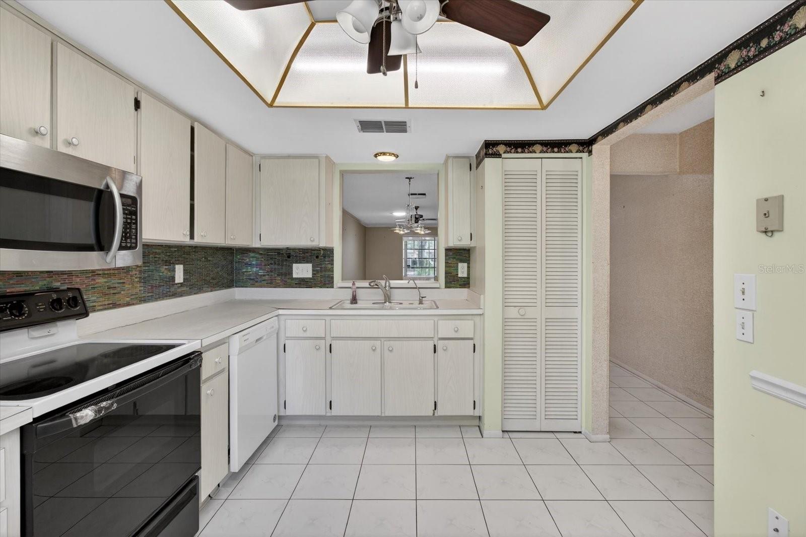 Image 14 of 65 For 2211 Lark Circle W D