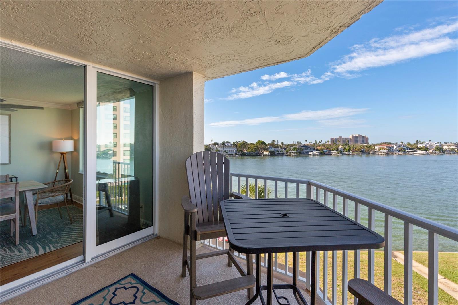 Listing photo id 12 for 736 Island Way 406