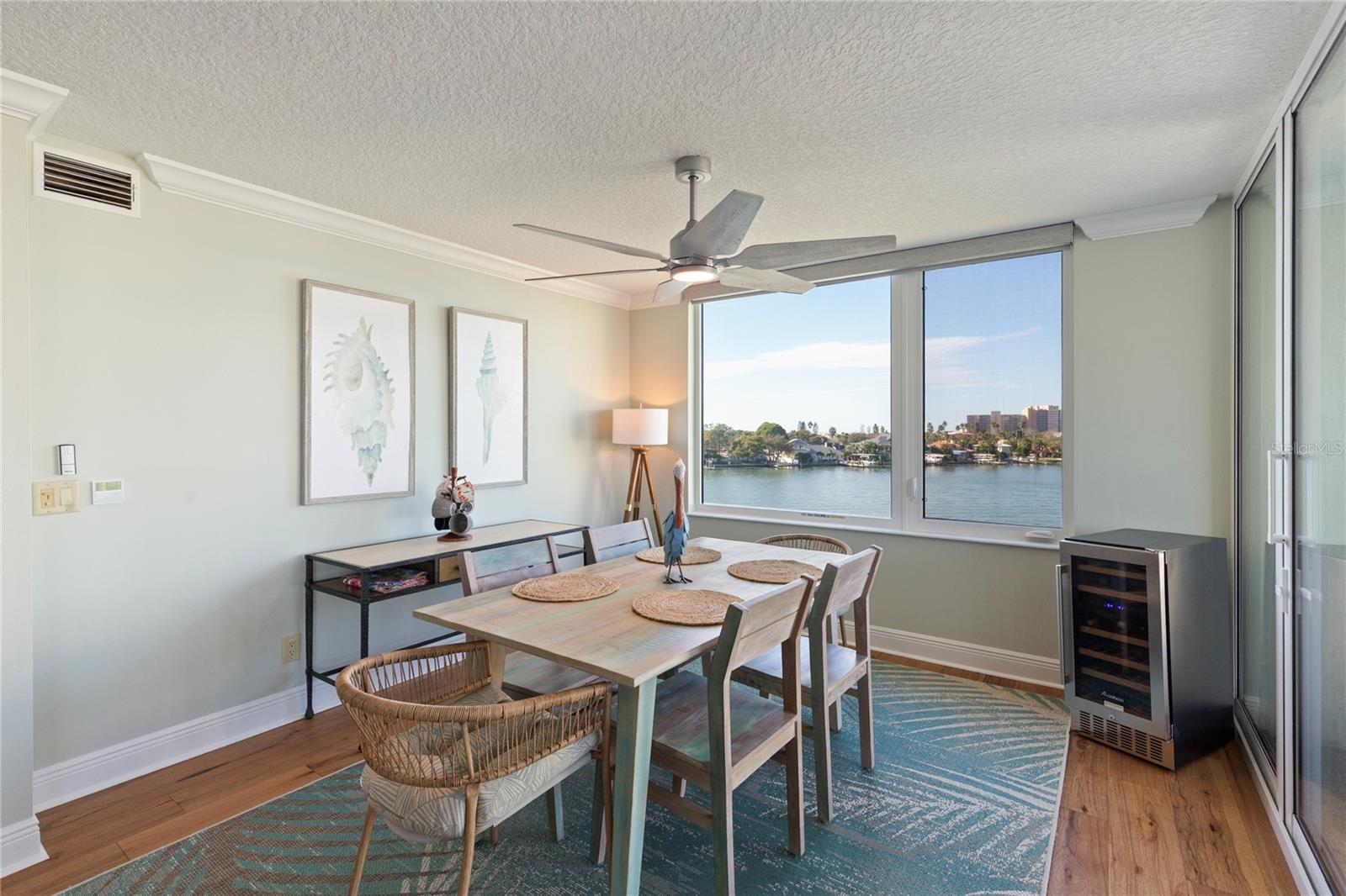 Listing photo id 13 for 736 Island Way 406