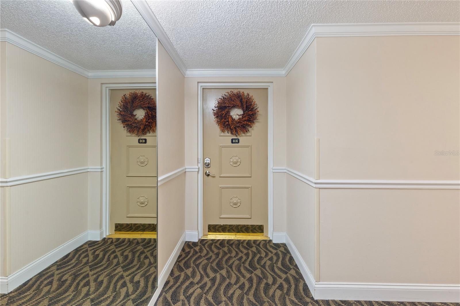 Listing photo id 0 for 736 Island Way 406