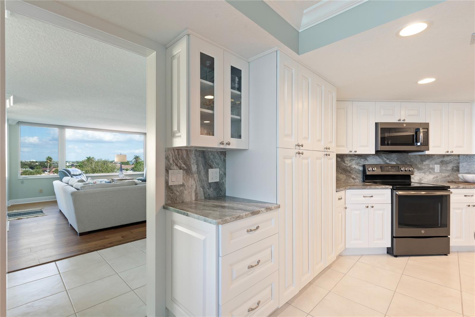 Listing photo id 18 for 736 Island Way 406