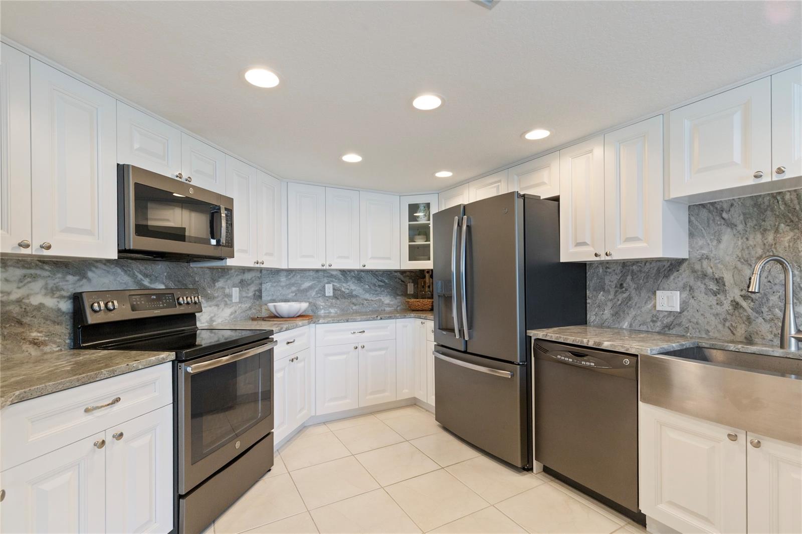 Listing photo id 22 for 736 Island Way 406