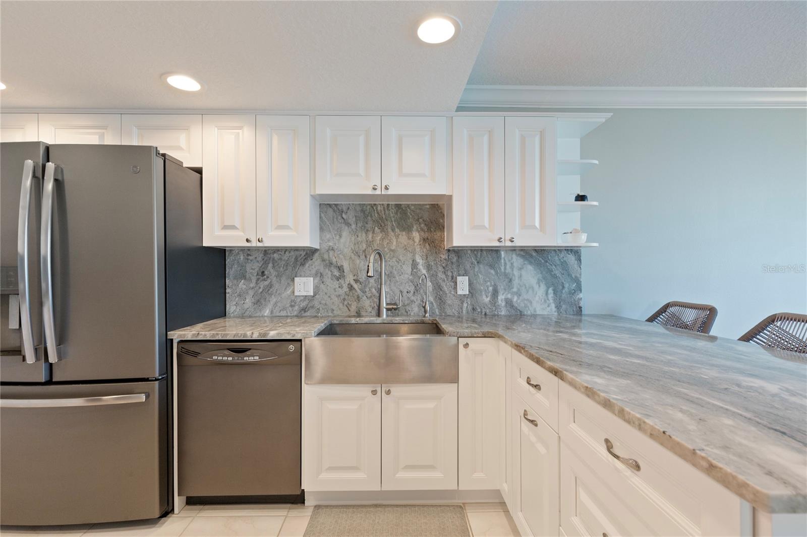 Listing photo id 23 for 736 Island Way 406