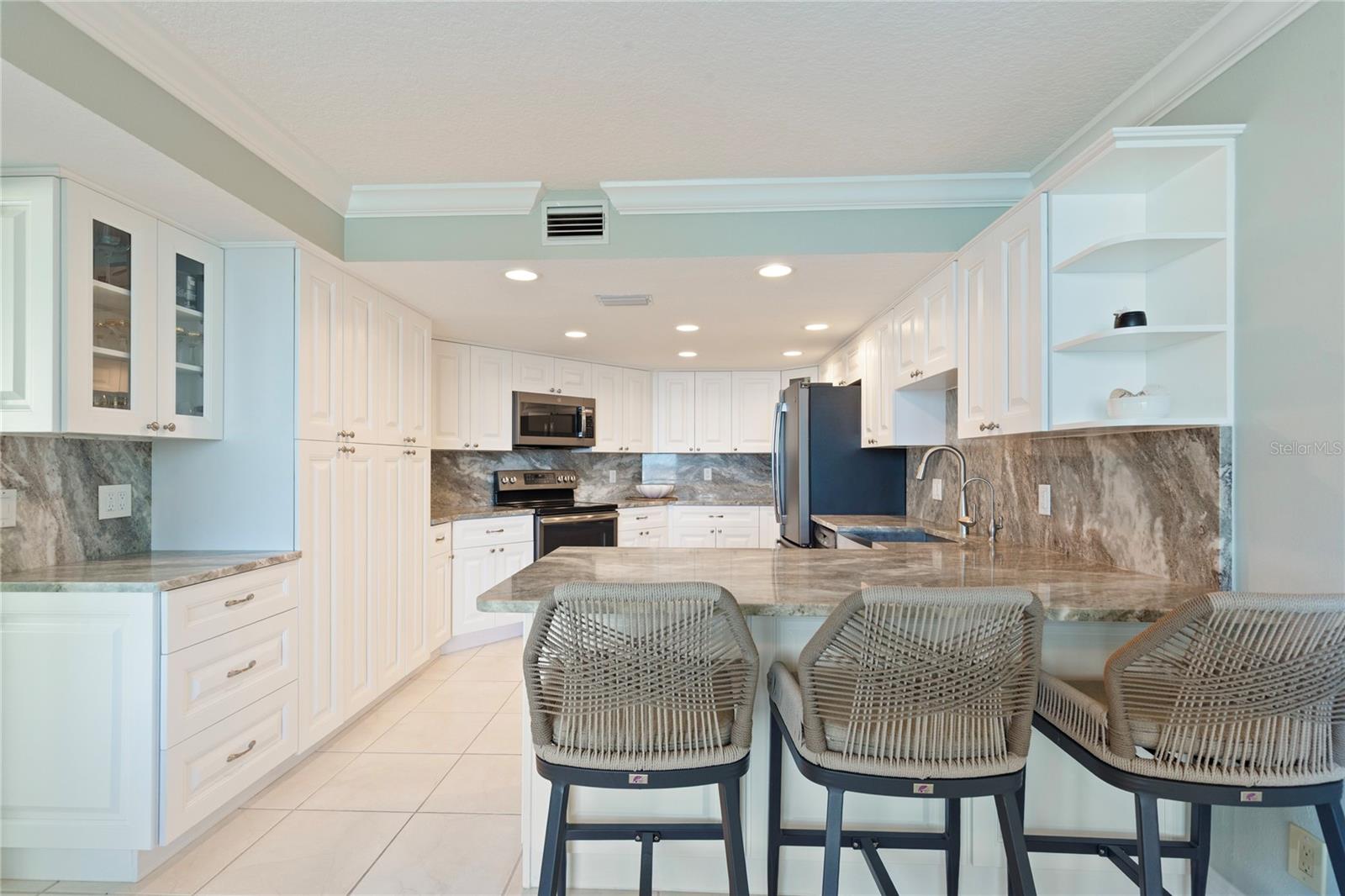 Listing photo id 25 for 736 Island Way 406