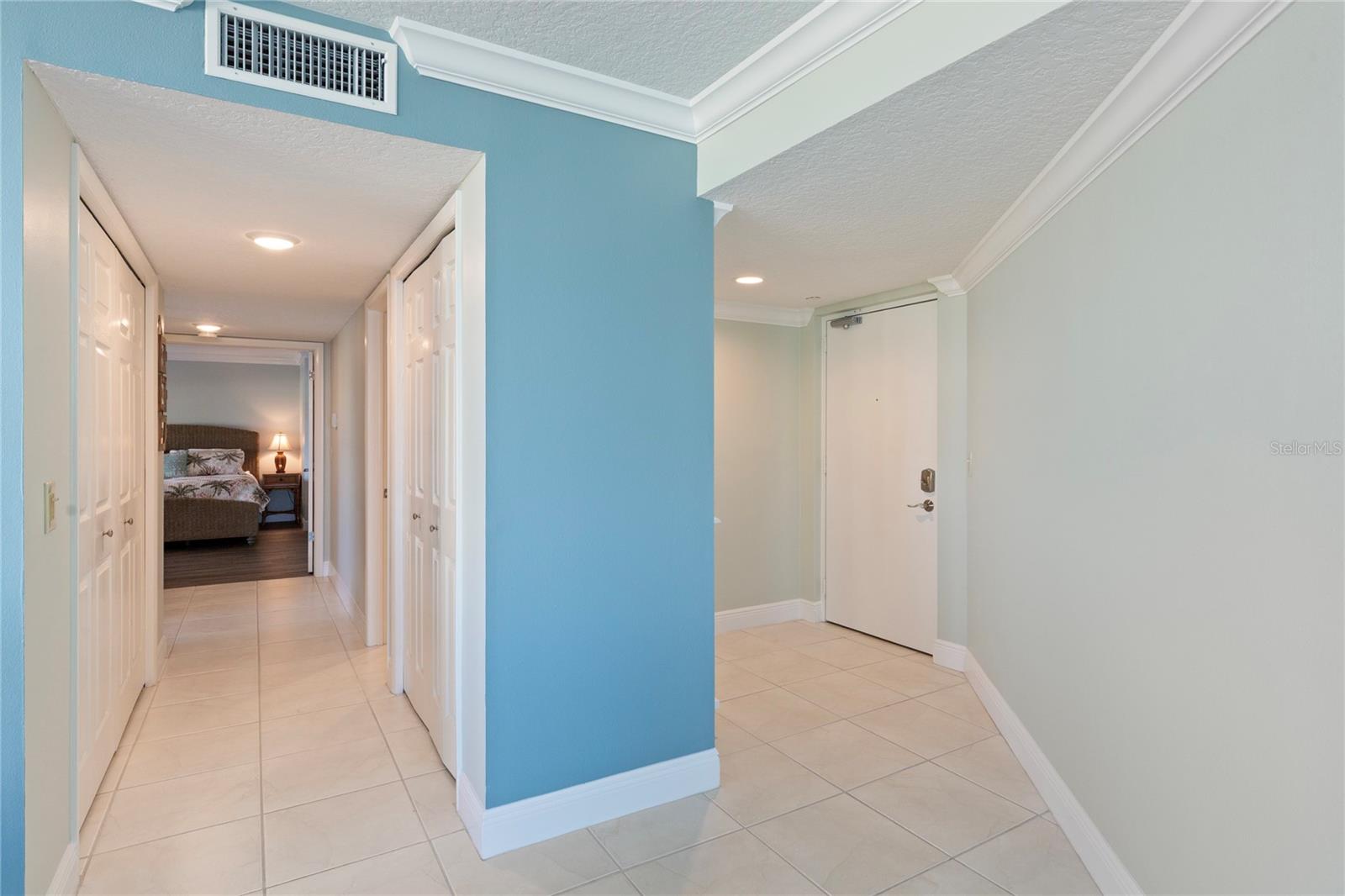 Listing photo id 28 for 736 Island Way 406