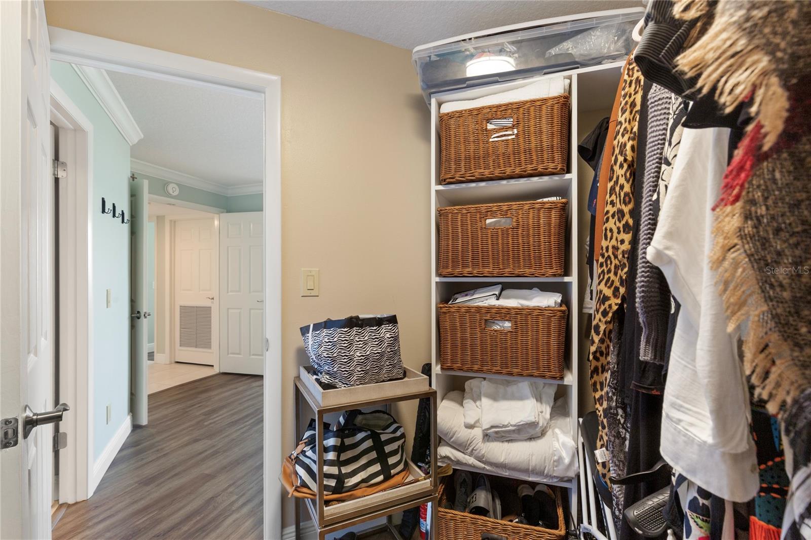 Listing photo id 42 for 736 Island Way 406