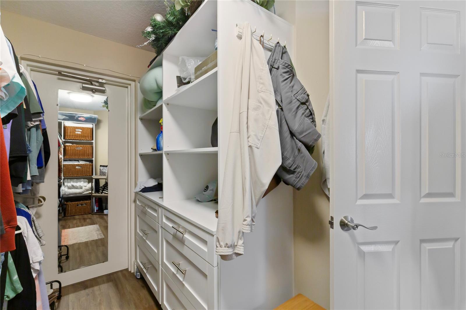 Listing photo id 43 for 736 Island Way 406