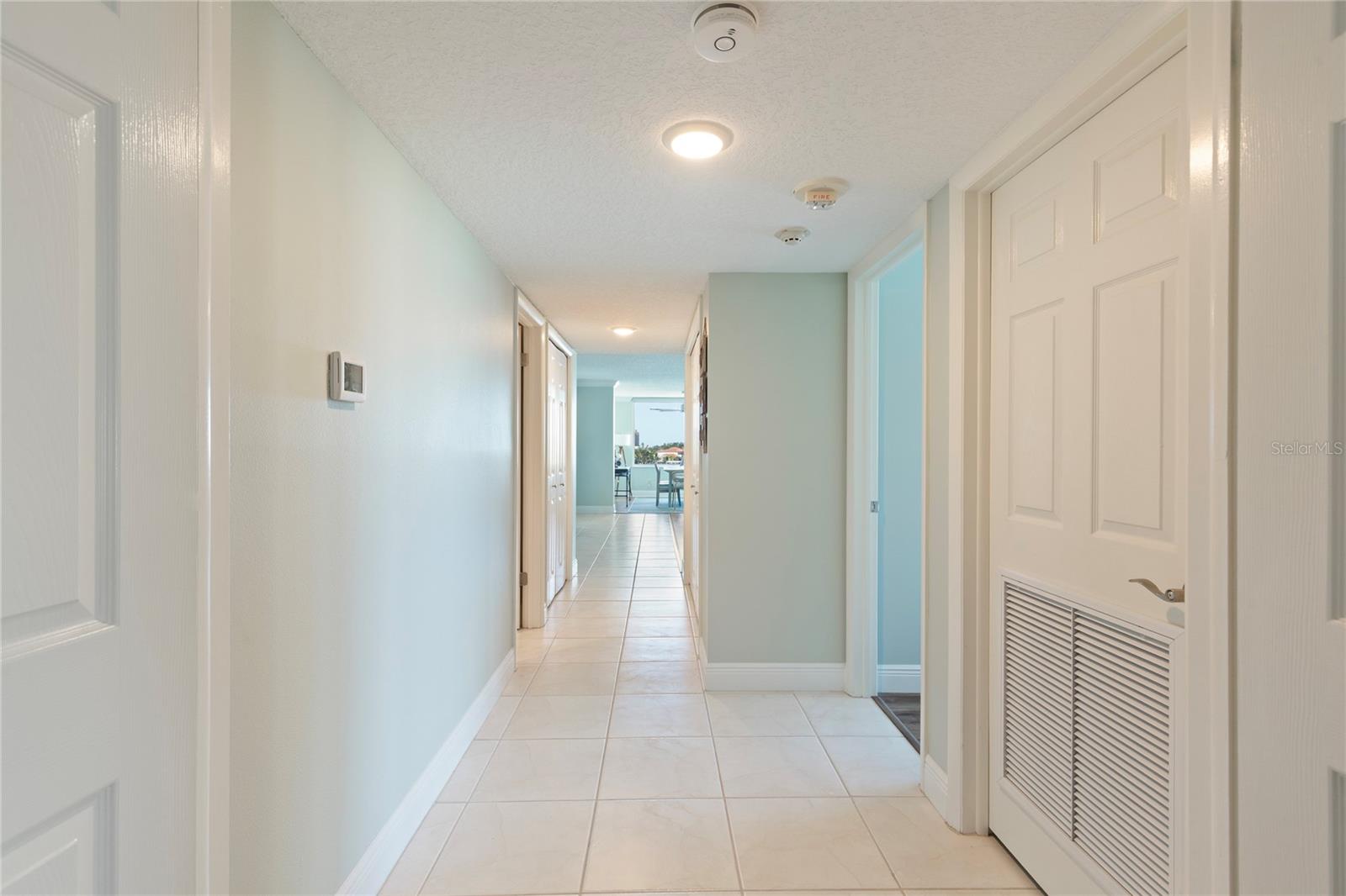 Listing photo id 44 for 736 Island Way 406