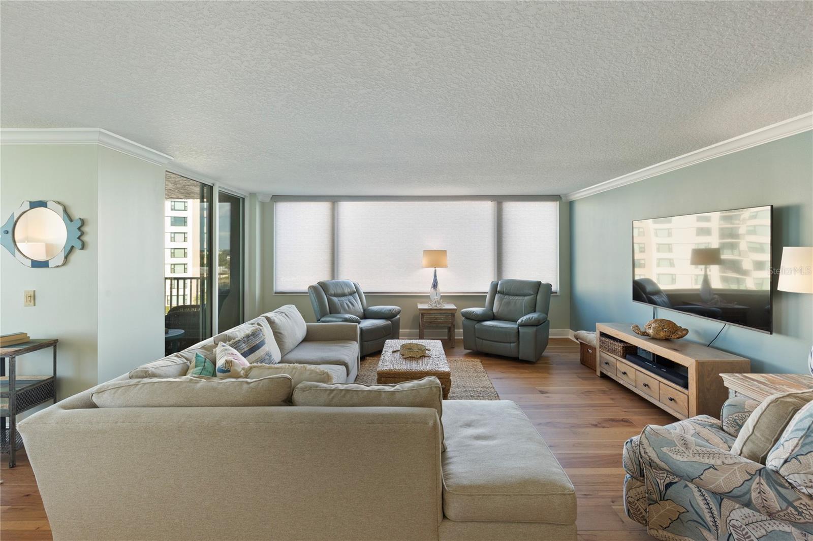 Listing photo id 3 for 736 Island Way 406