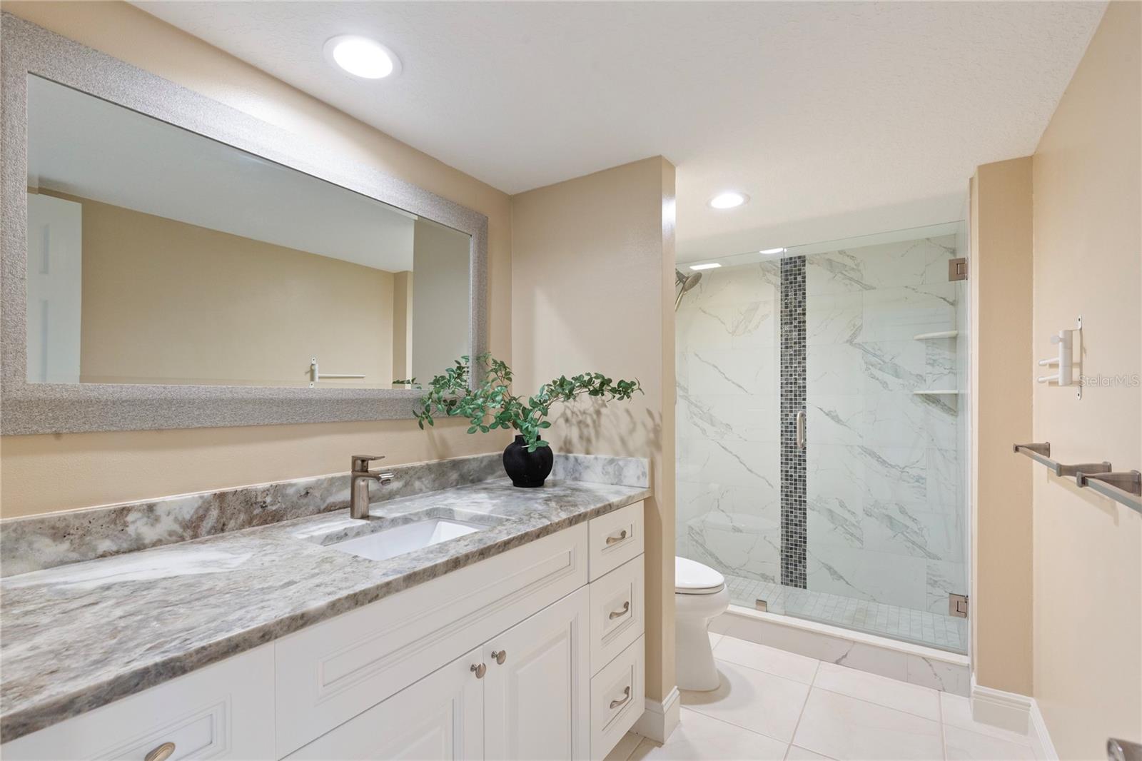 Listing photo id 49 for 736 Island Way 406