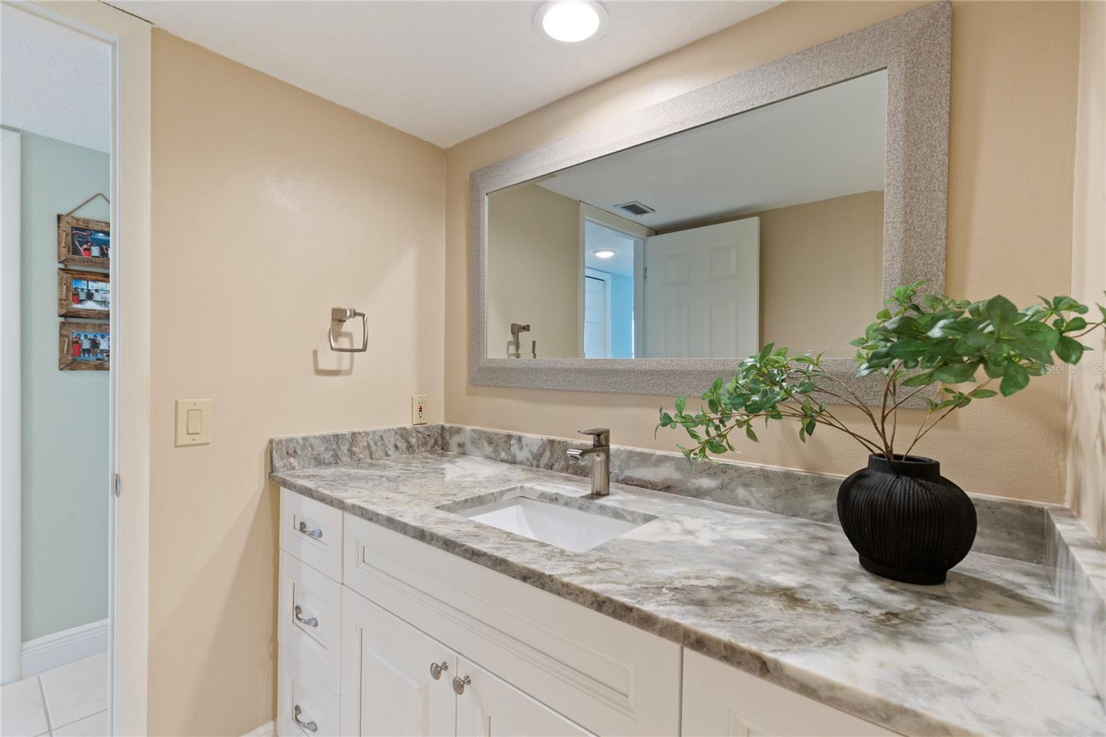 Listing photo id 50 for 736 Island Way 406