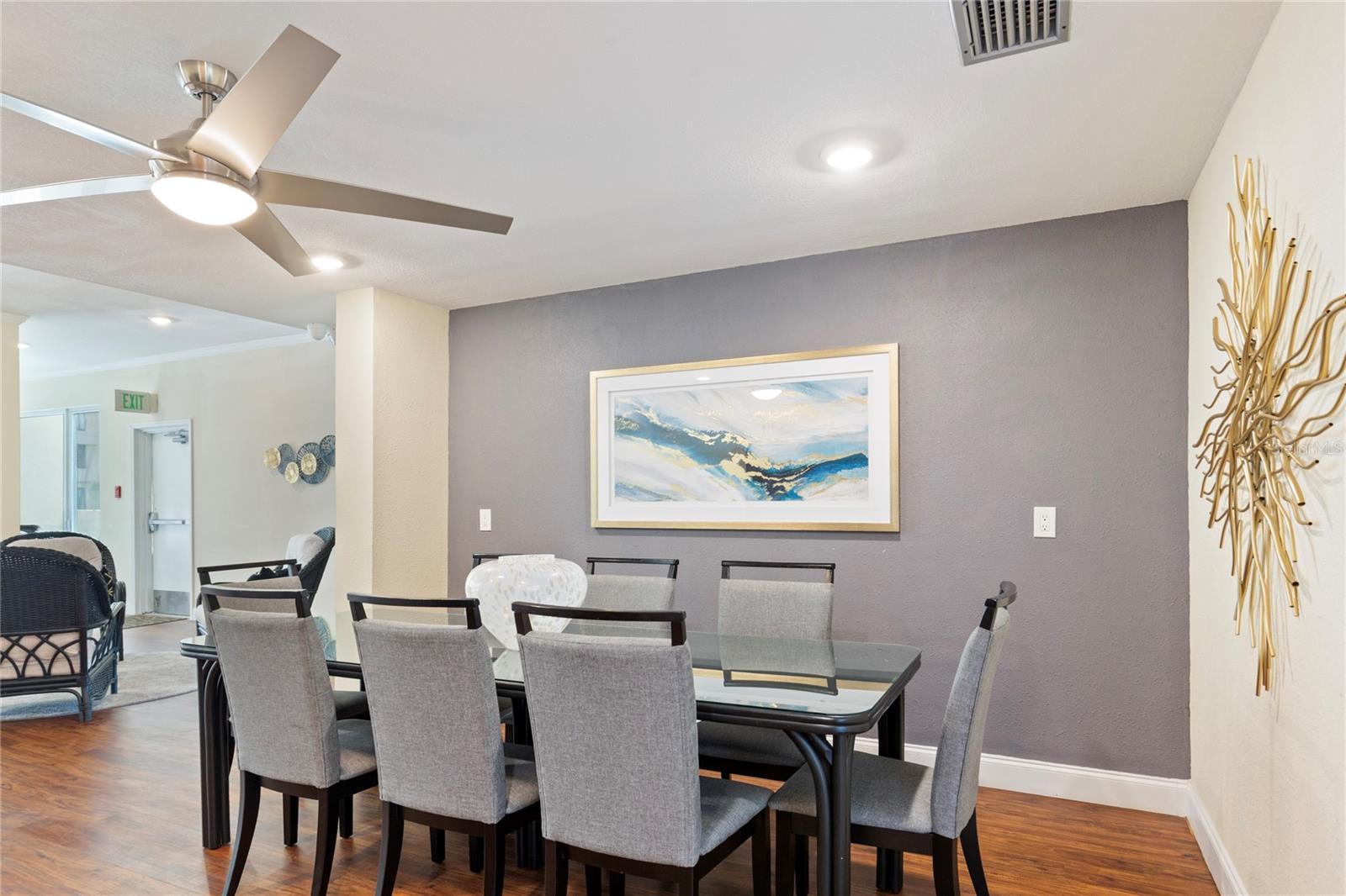 Listing photo id 53 for 736 Island Way 406