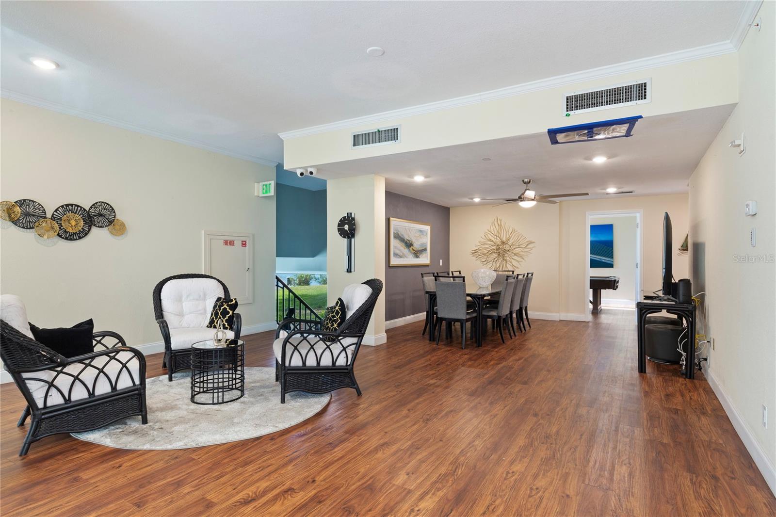 Listing photo id 54 for 736 Island Way 406