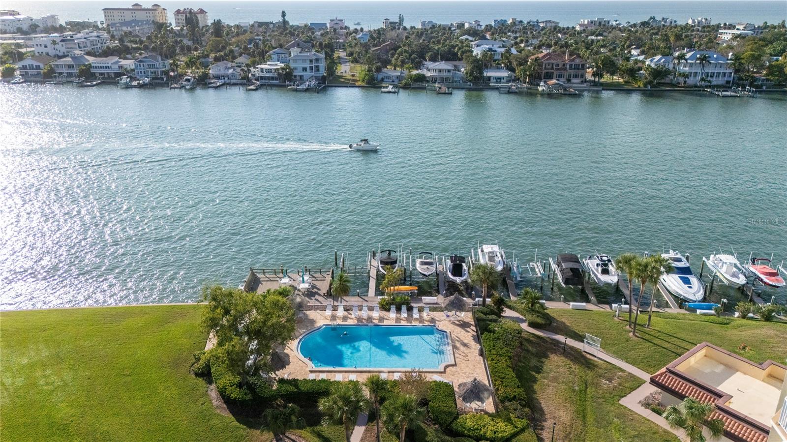 Listing photo id 57 for 736 Island Way 406