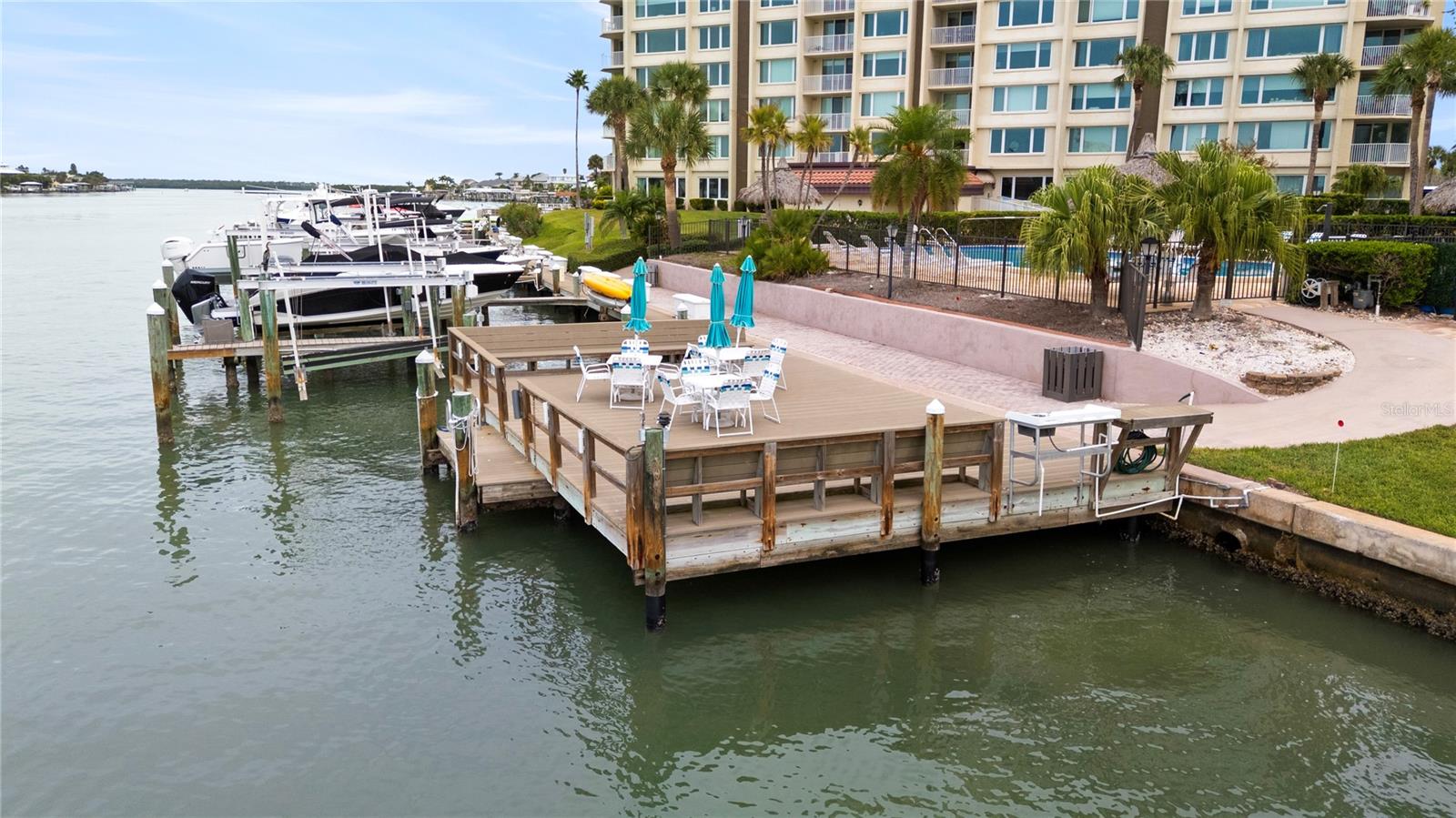 Listing photo id 60 for 736 Island Way 406