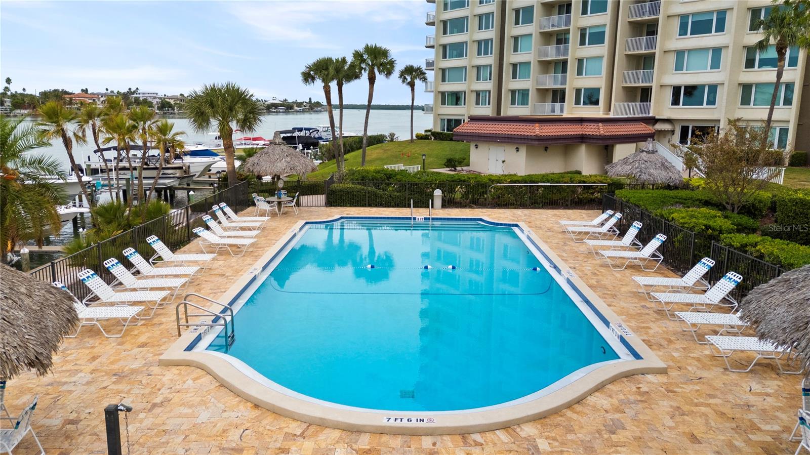 Listing photo id 61 for 736 Island Way 406