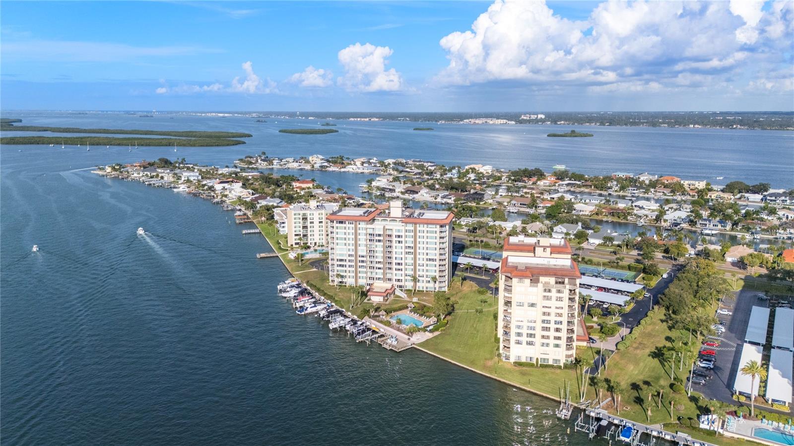 Listing photo id 64 for 736 Island Way 406