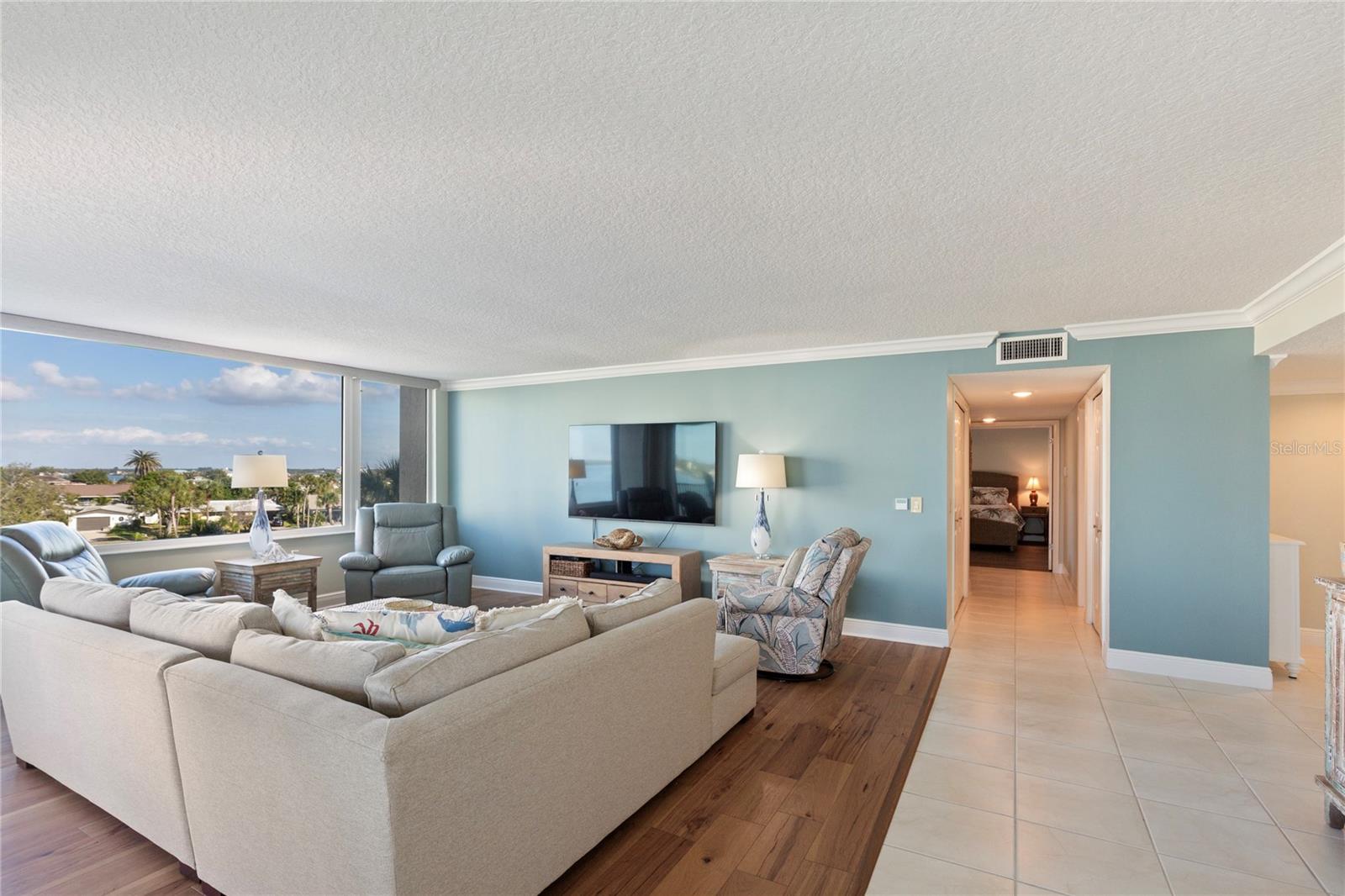 Listing photo id 6 for 736 Island Way 406