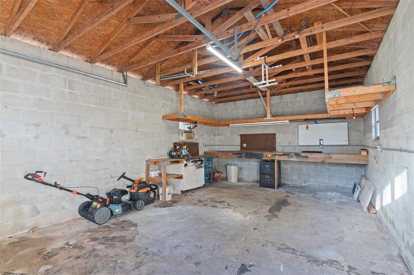 Listing photo id 40 for 10620 Fawn Drive