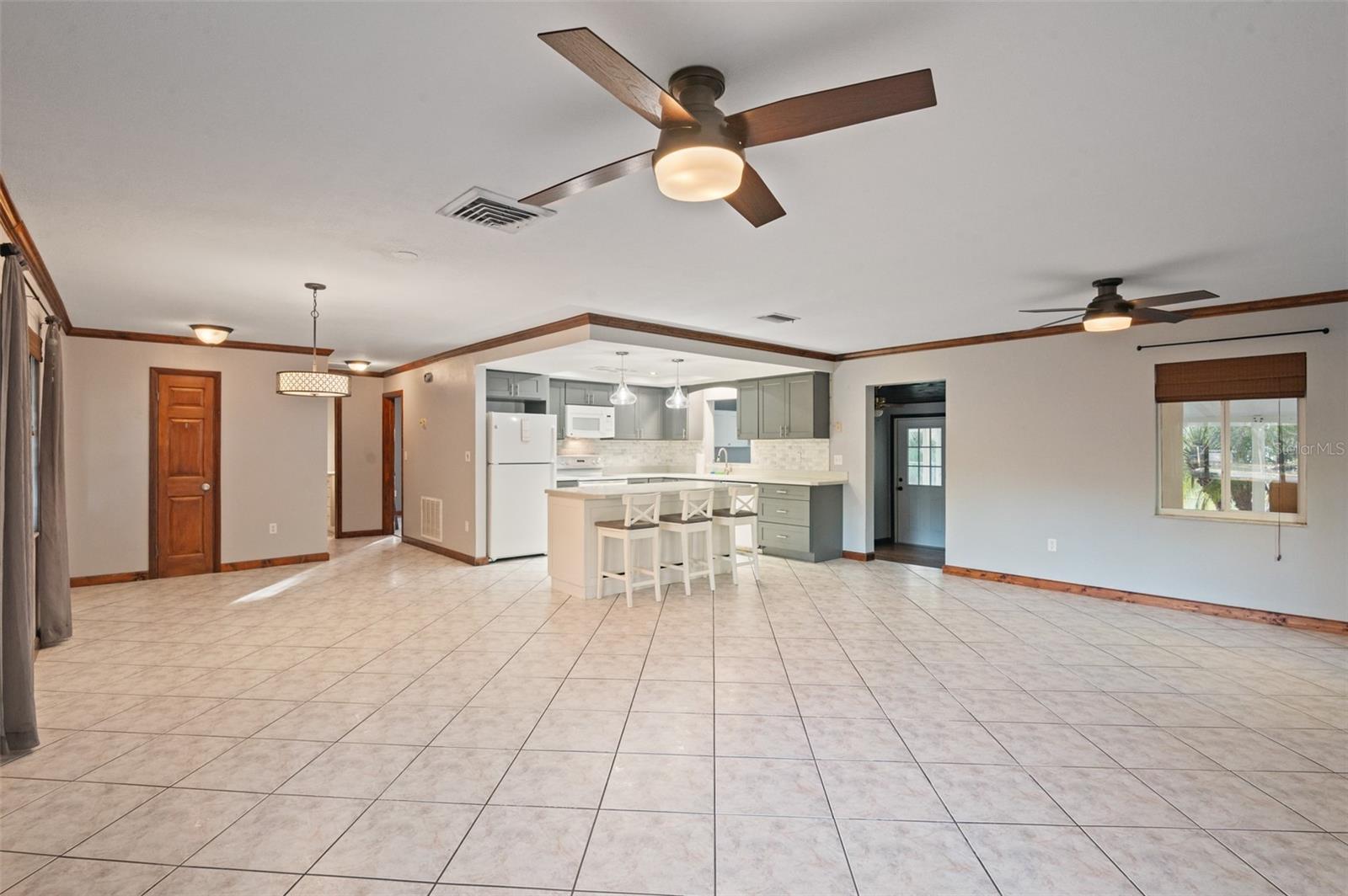 Listing photo id 3 for 10620 Fawn Drive
