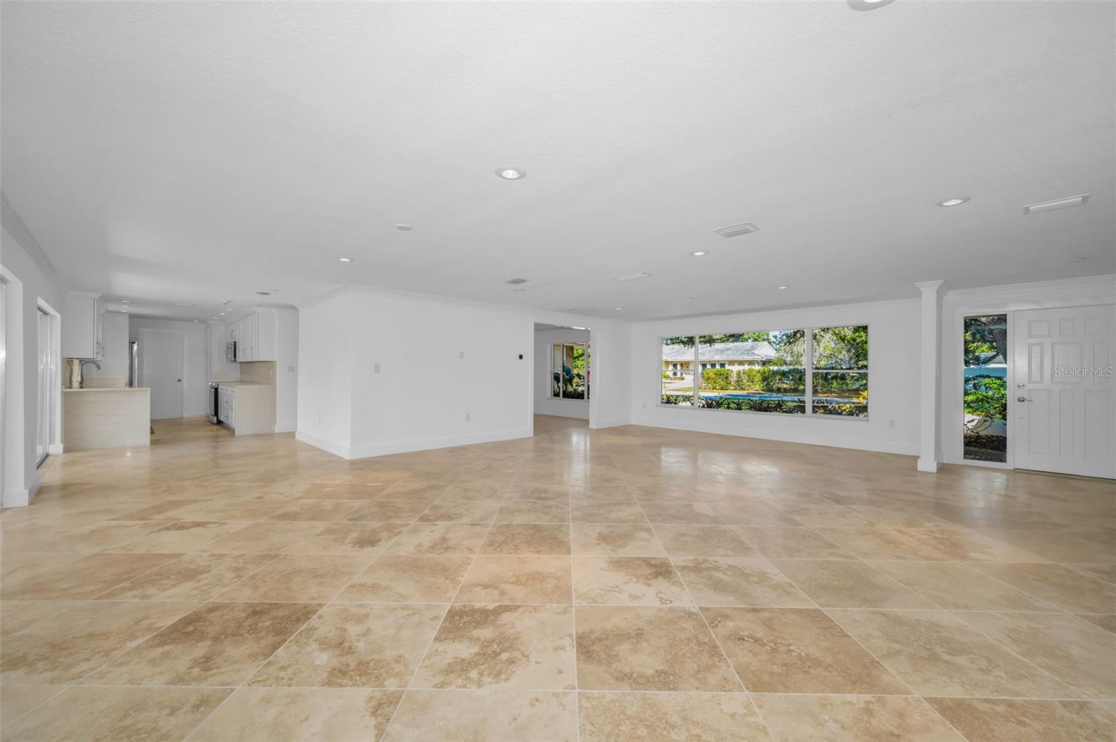 Image 14 of 41 For 2391 Roberta Lane