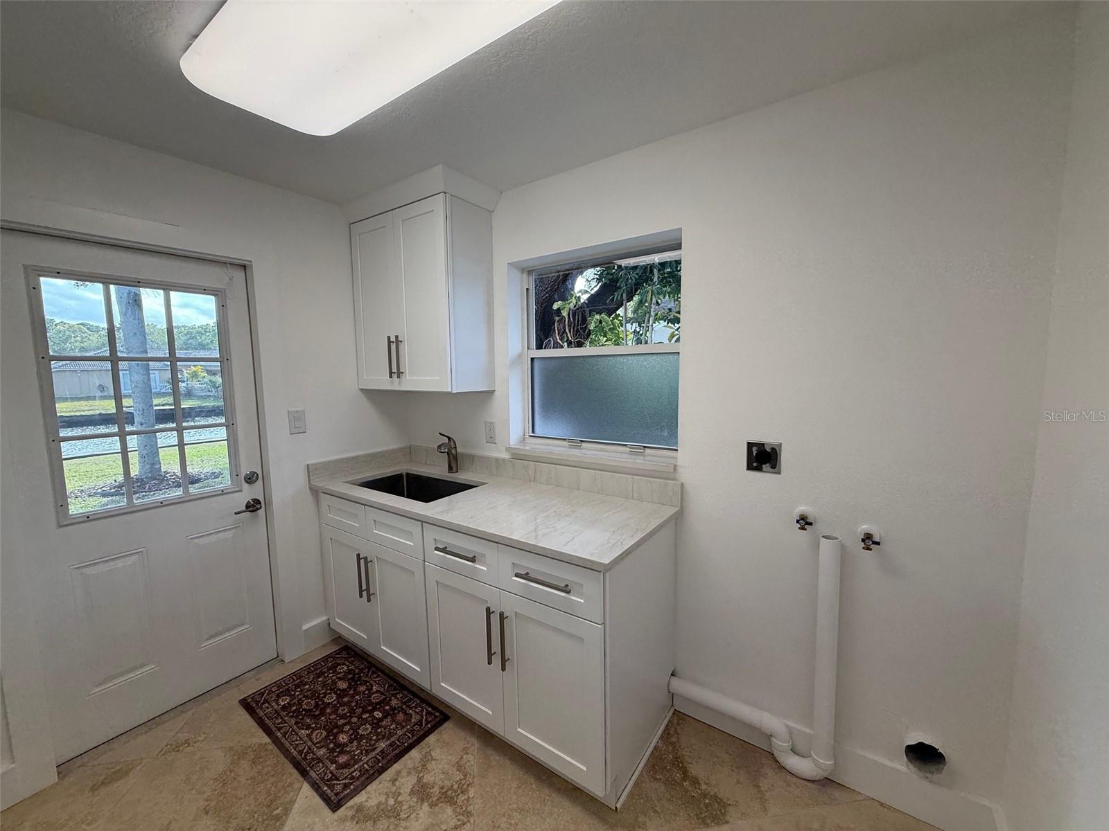 Image 20 of 41 For 2391 Roberta Lane