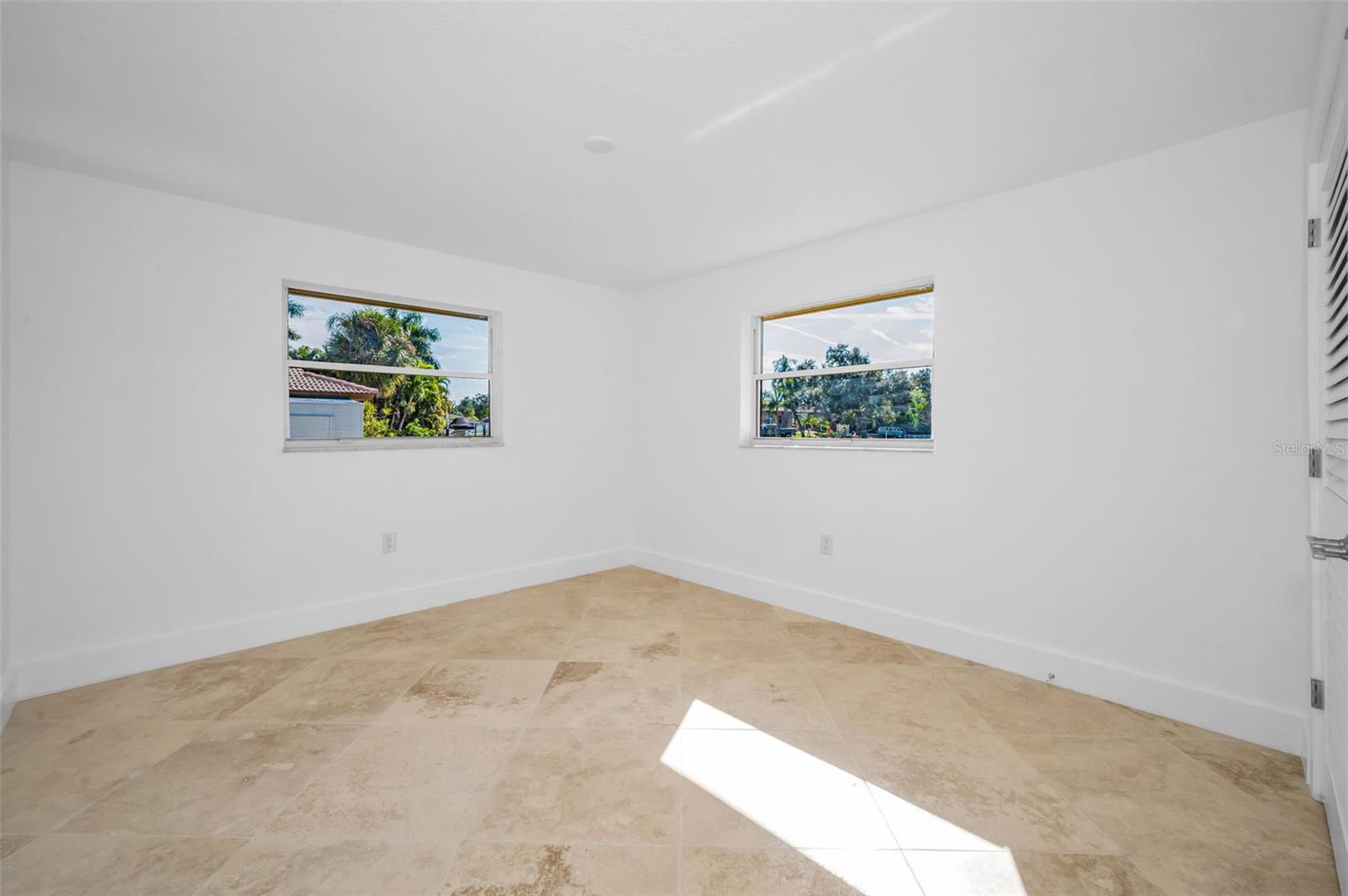 Image 25 of 41 For 2391 Roberta Lane