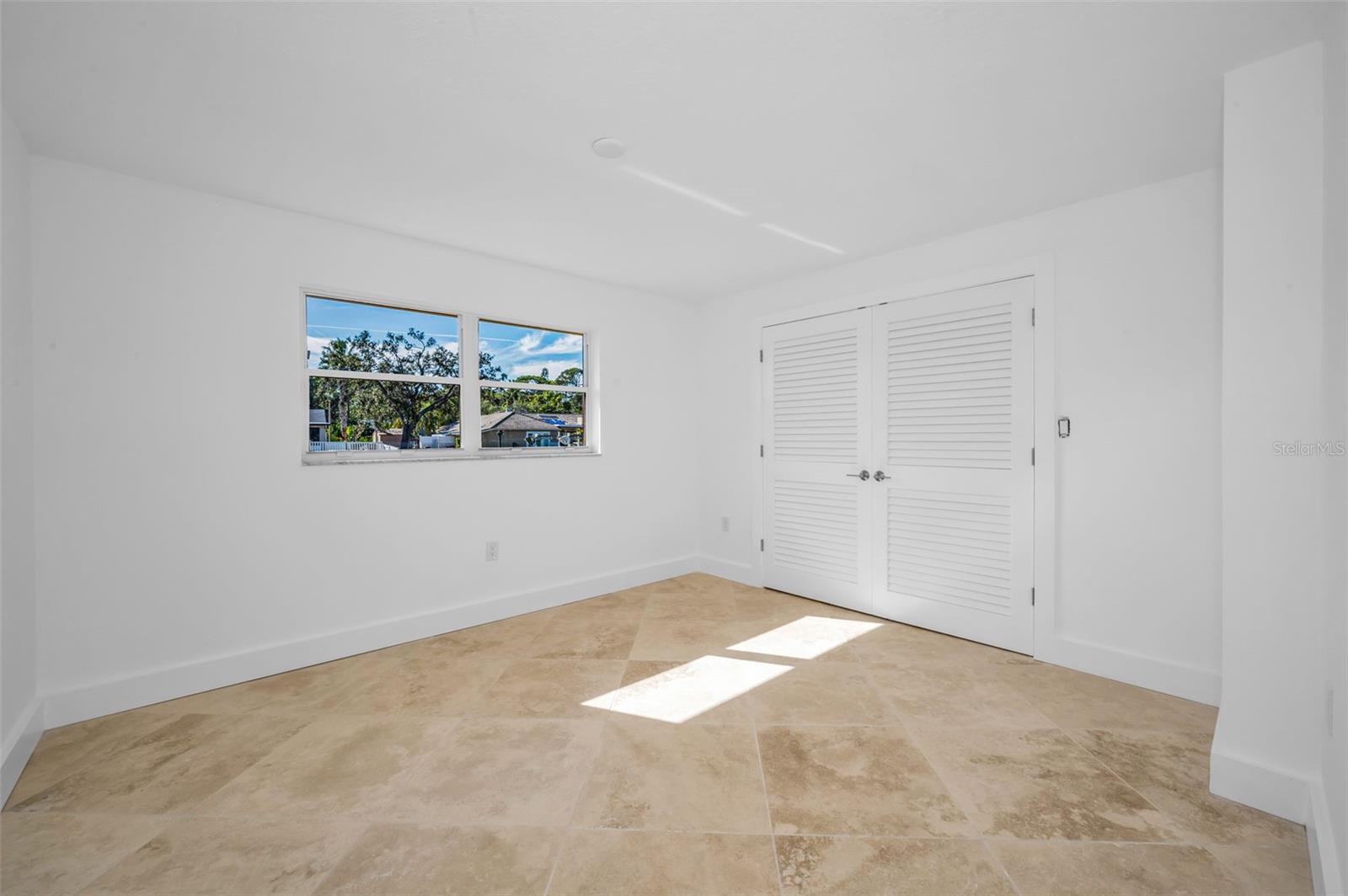 Image 26 of 41 For 2391 Roberta Lane