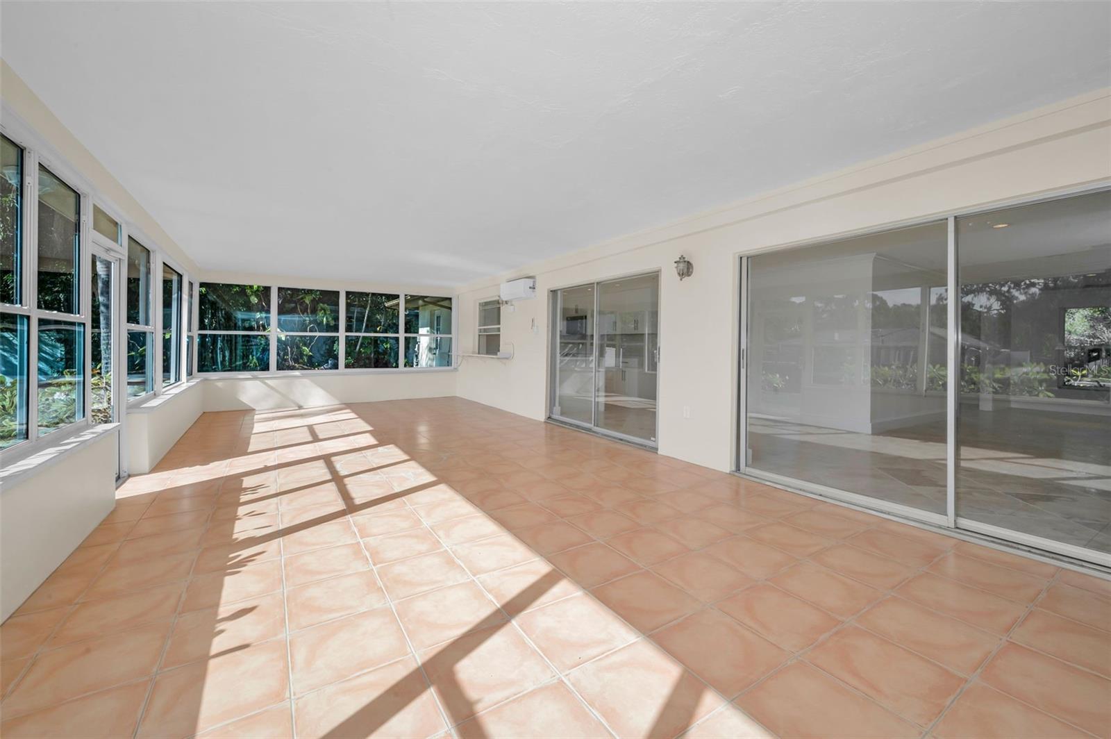 Image 30 of 41 For 2391 Roberta Lane