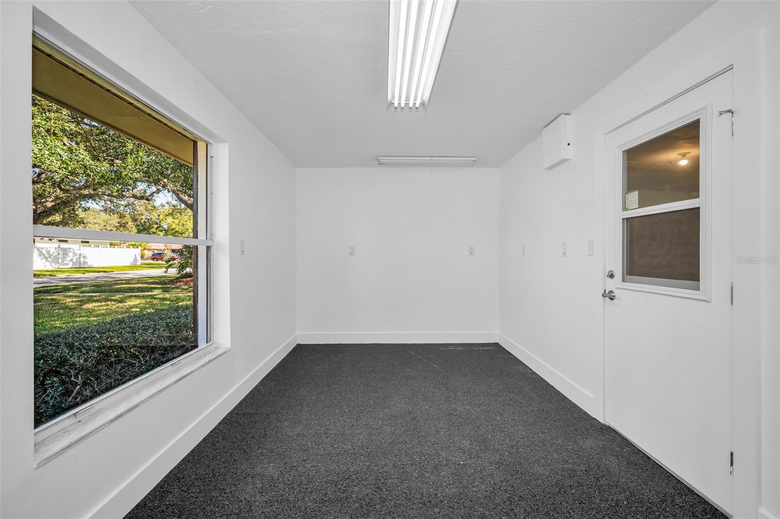 Image 32 of 41 For 2391 Roberta Lane