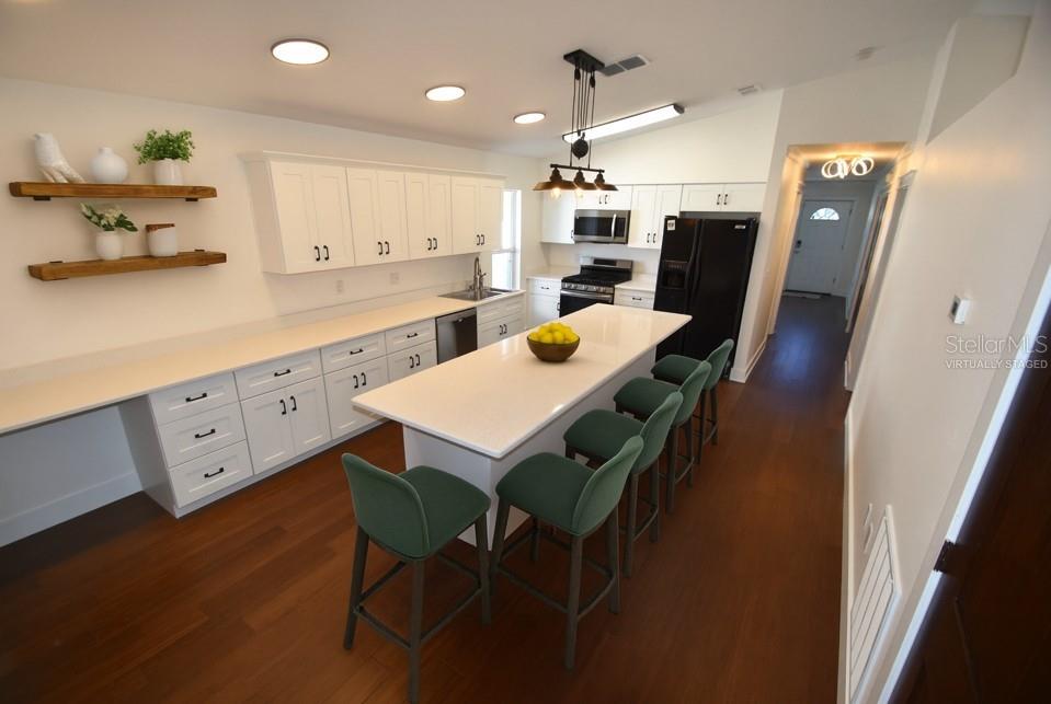 Image 2 of 53 For 2918 10th Street N