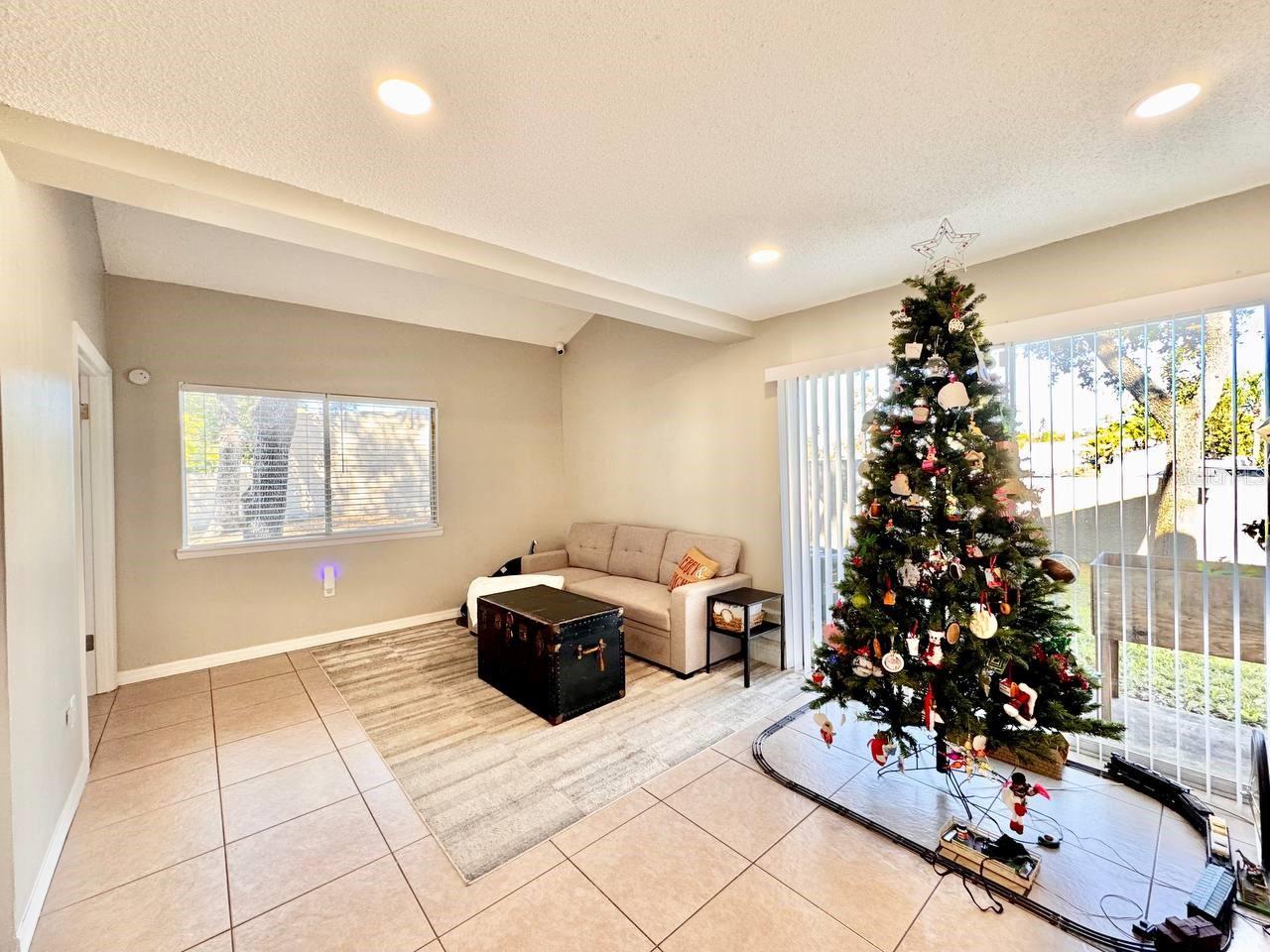 Image 12 of 26 For 6345 Newtown Circle 45a1