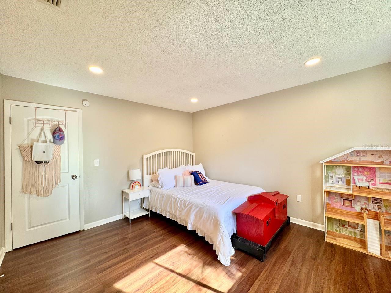 Image 17 of 26 For 6345 Newtown Circle 45a1