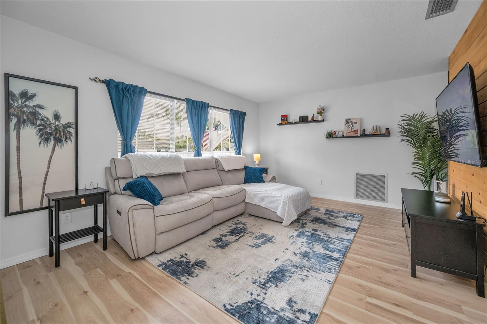 Image 8 of 65 For 613 Valley Hill Drive