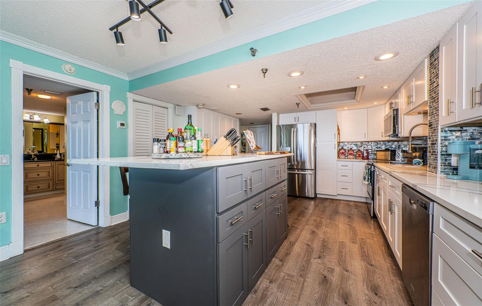 Image 19 of 39 For 6035 Sea Ranch Drive 505