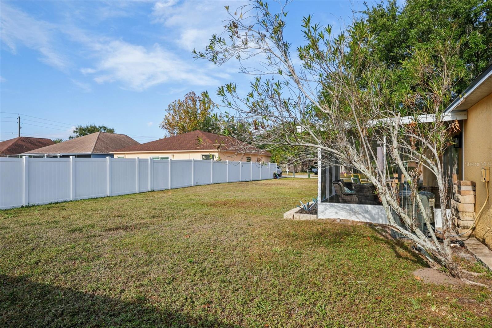 Listing photo id 19 for 8816 Sea Island Way