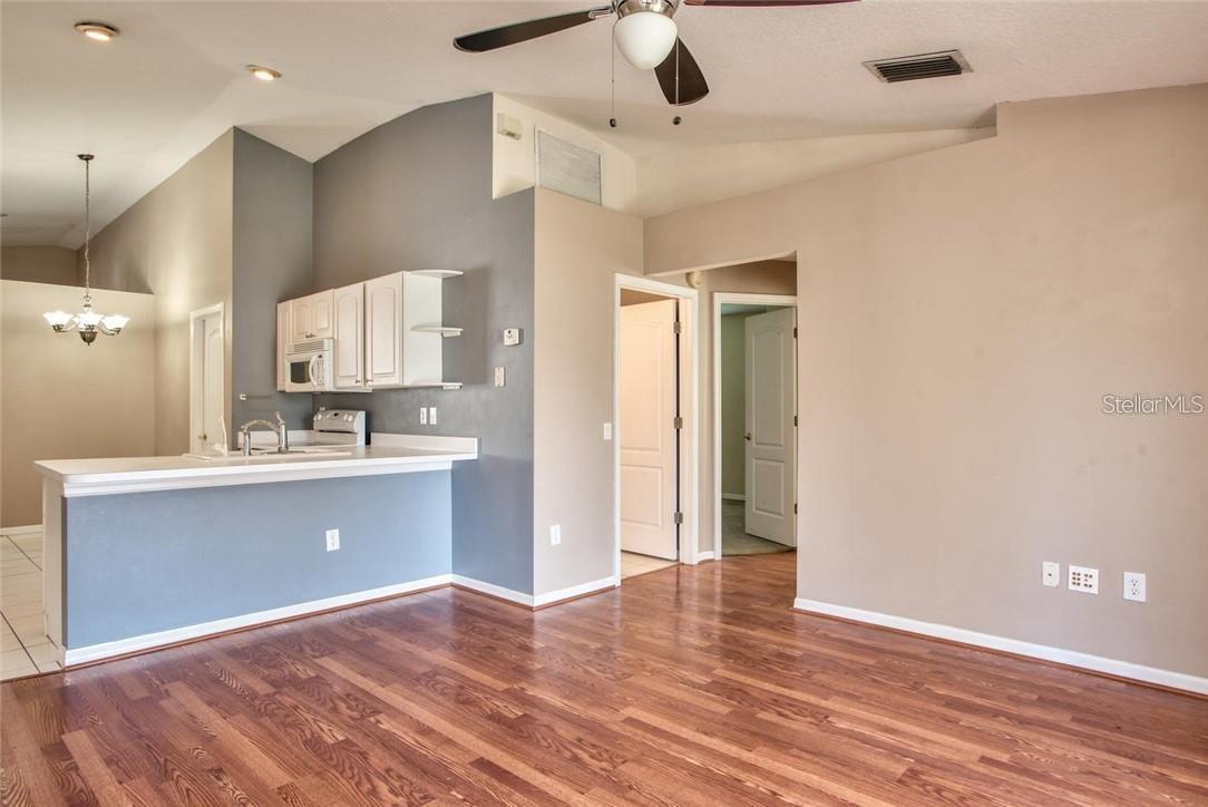 Listing photo id 4 for 8816 Sea Island Way