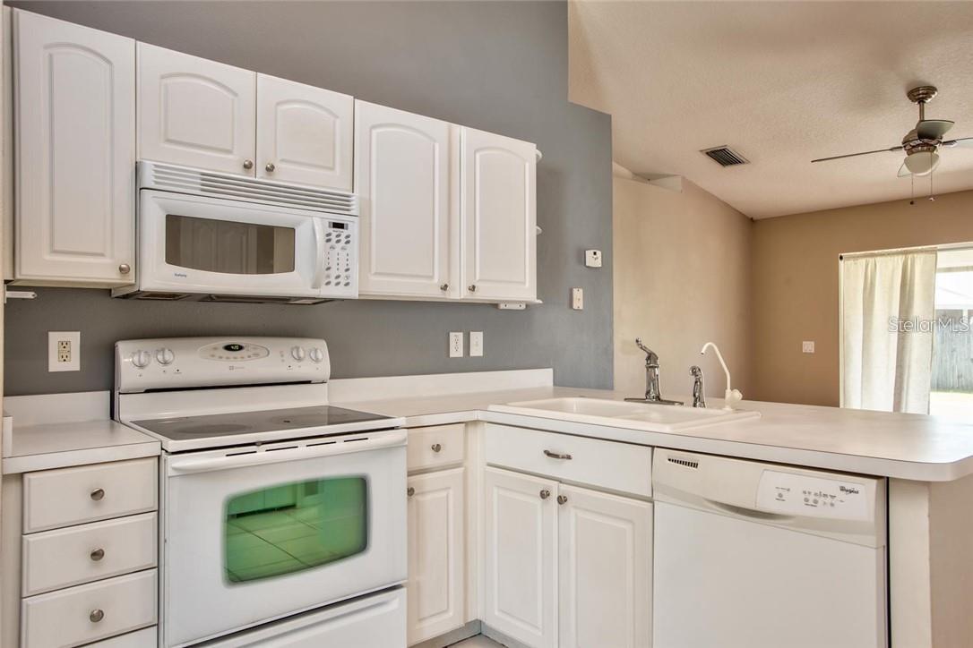 Listing photo id 5 for 8816 Sea Island Way