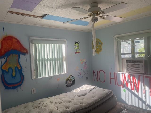 Listing photo id 11 for 2950 64th Avenue N